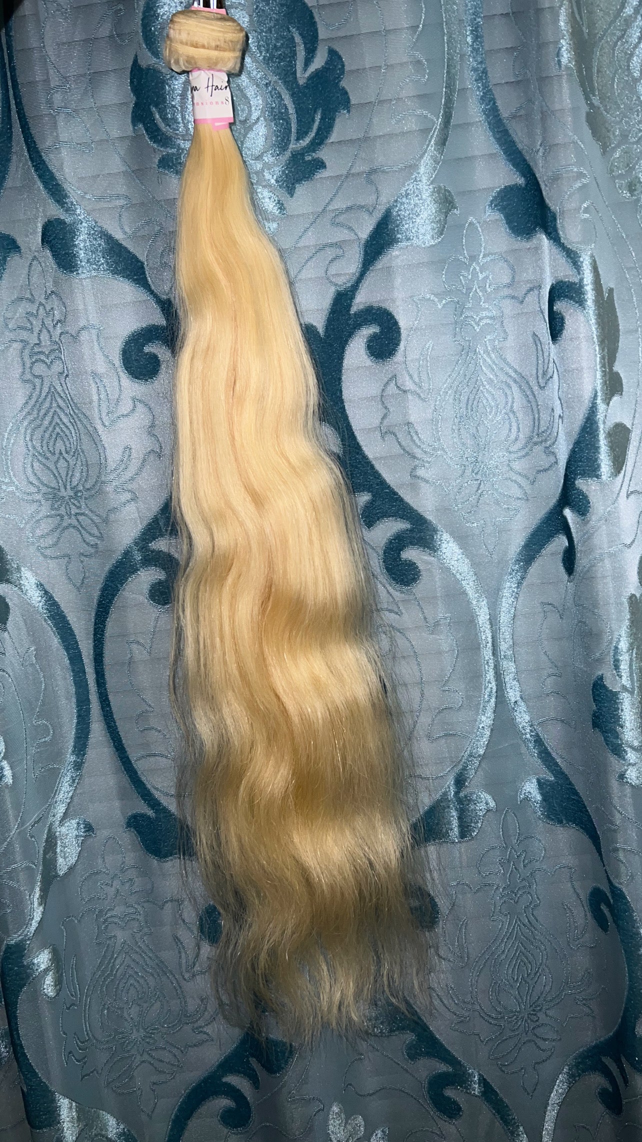 #613 blonde Body wave bundles