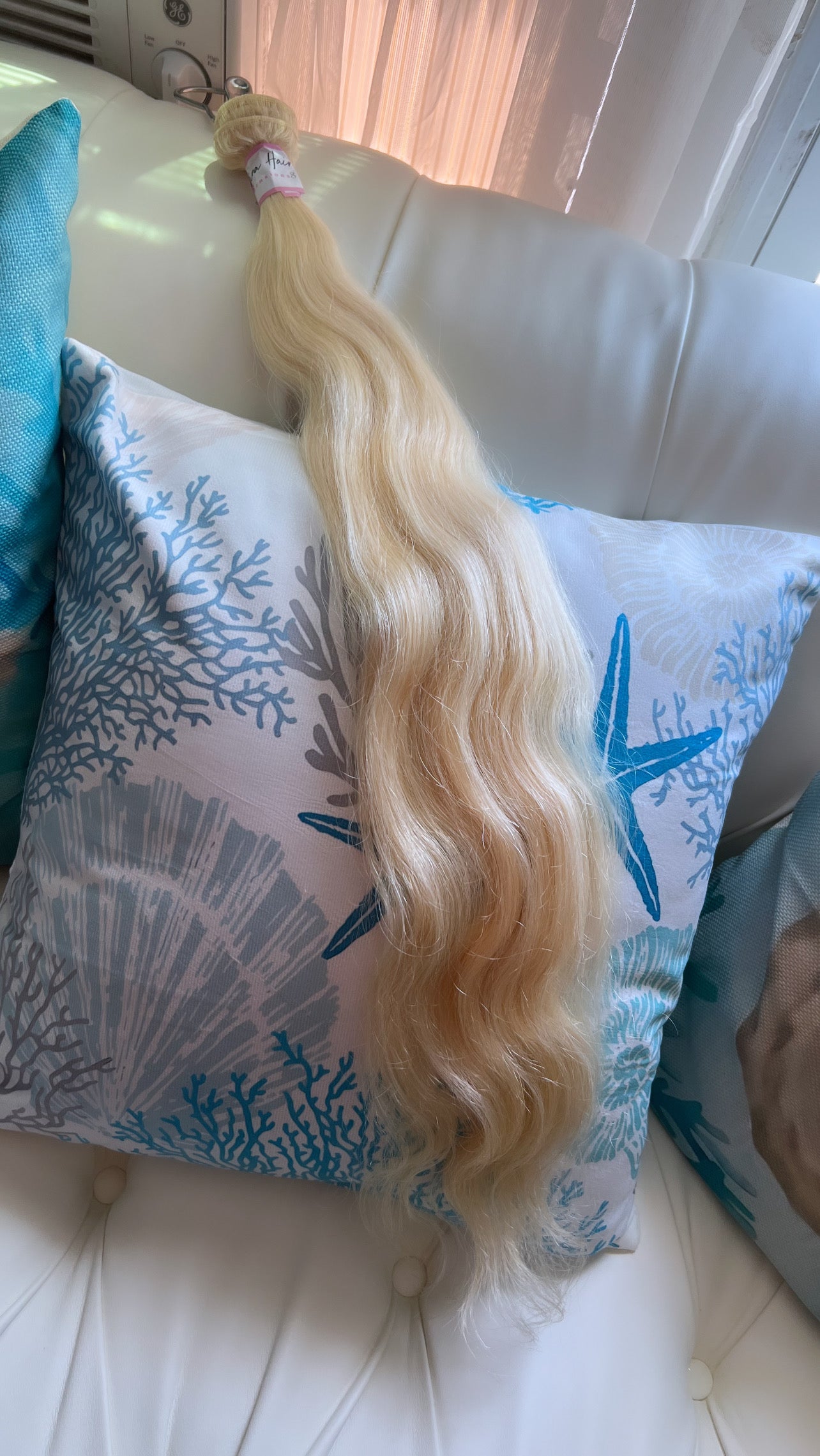 #613 blonde Body wave bundles